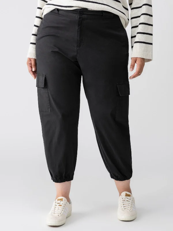 Modern Women's Outfit Take Over Jogger Mid-Rise Pant Black Inclusive Collection