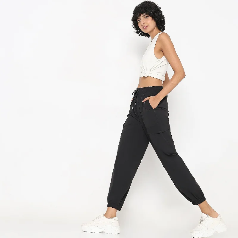 Modern Women's Outfit Solid Ribbed Joggers