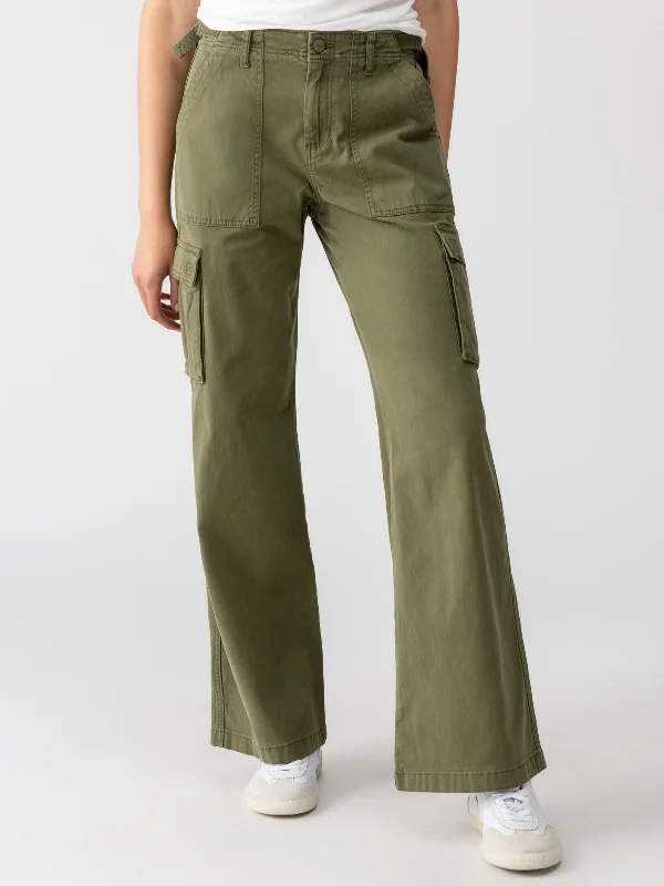 Women's Outfit For The Office Reissue Cargo Standard Rise Pant Mossy Green